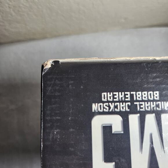 Bravado Michael Jackson The King Of Pop Bobblehead W/ COA 2009 In Box Pre-owned - Picture 8 of 11